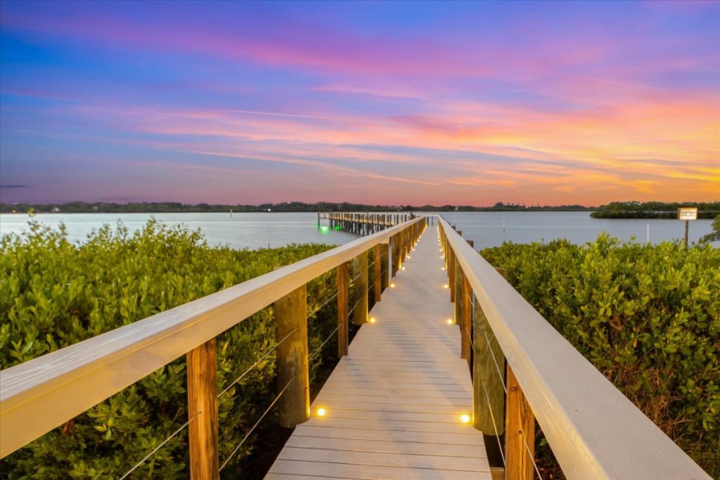 375 ft. private pier with green lights for the fisherman. Open 24/7at Fisherman's Cove near Tampa Bay.